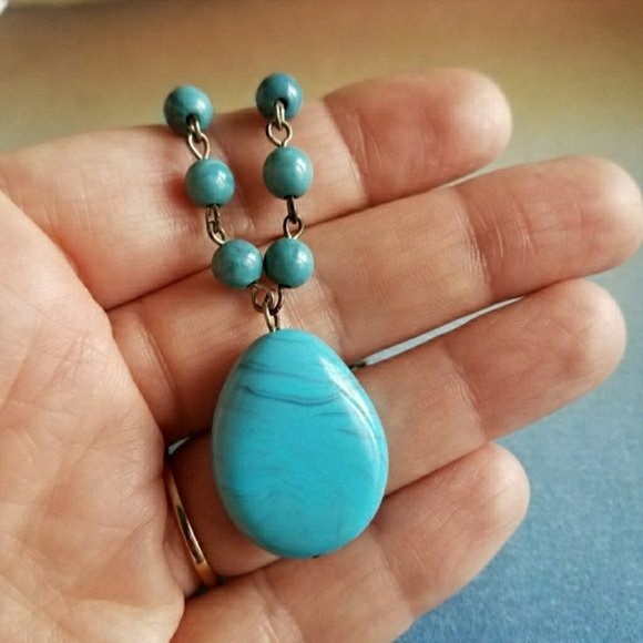 Relisted-Turquoise blue and gold tone necklace - Picture 5 of 7